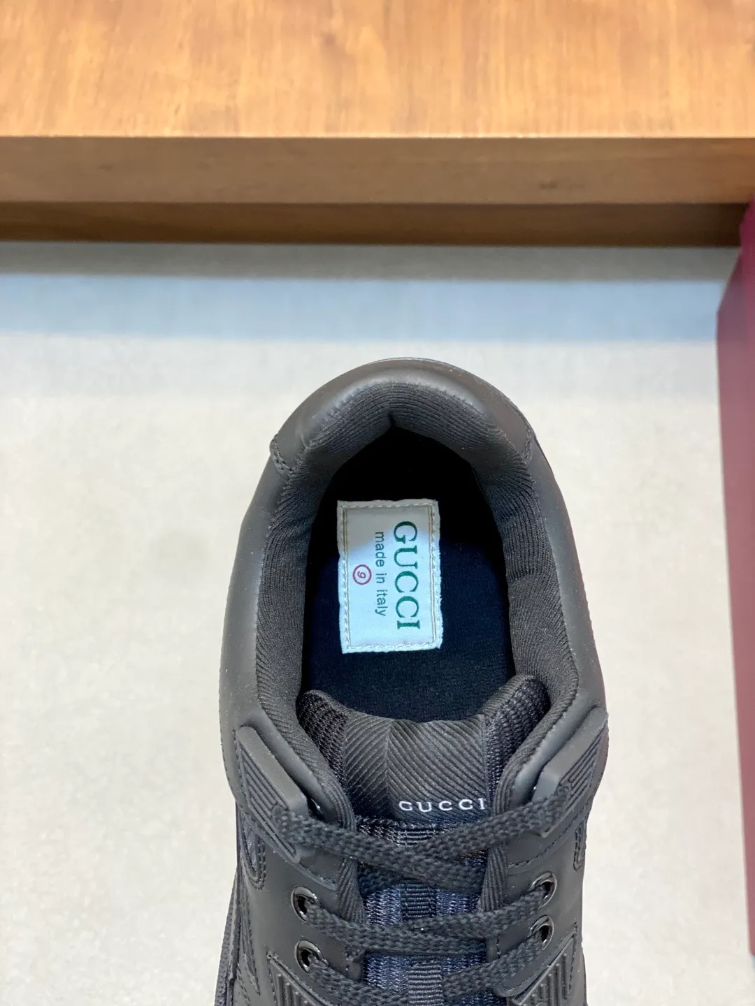 Men's Shoes 💰660 𝐆𝐮𝐜𝐜𝐢 𝐑𝐞-𝐖𝐞𝐛 As the first sneaker created by Sabato De Sarno for Gucci, the Re-Web series reinterprets the brand's classic stripes and sets off the modern silhouette design with bold and unique details. These shoes are crafted from white leather. This new sneaker is ingeniously decorated with many of the brand's classic details, and is equipped with a bright red and green webbing tongue, which will make people fall in love at first sight. White leather treated with a special process for softness and luster, with an embossed grainy texture. Script Gucci logo and interlocking G web label with Interlocking G and script Gucci logo. Rubber outsole with interlocking G detail eyelets. Web tongue. Size: 39-44 (customized for sizes 38 and 45)